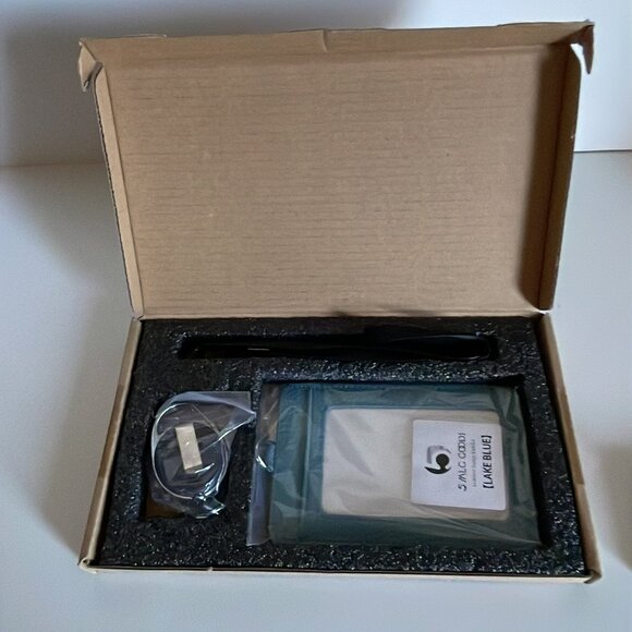 *♪ Brand new Lake Blue Leather card holder lanyard, ID, badge holder *♪ - Picture 2 of 8